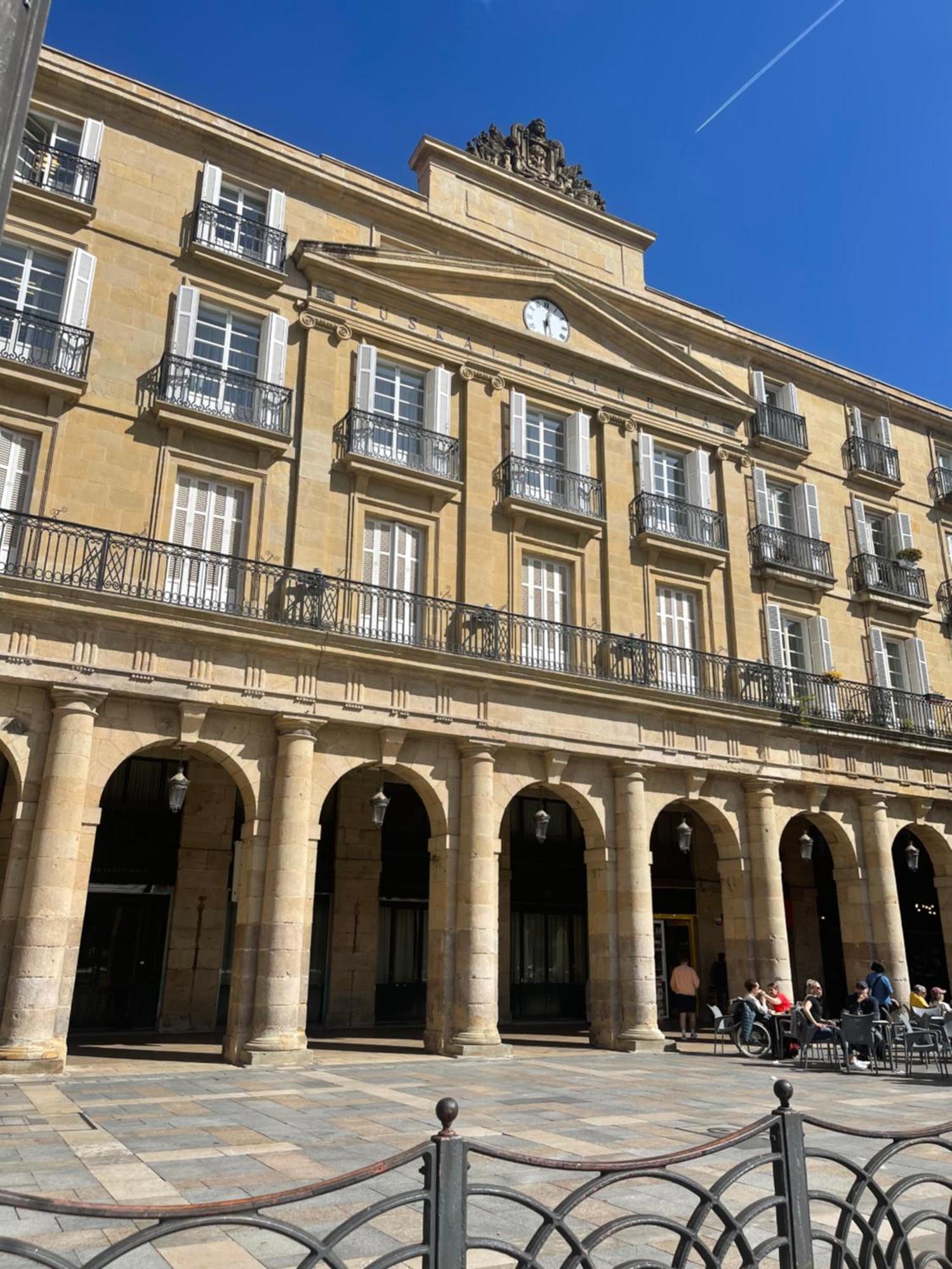 Lauramer Plaza Nueva بلباو المظهر الخارجي الصورة